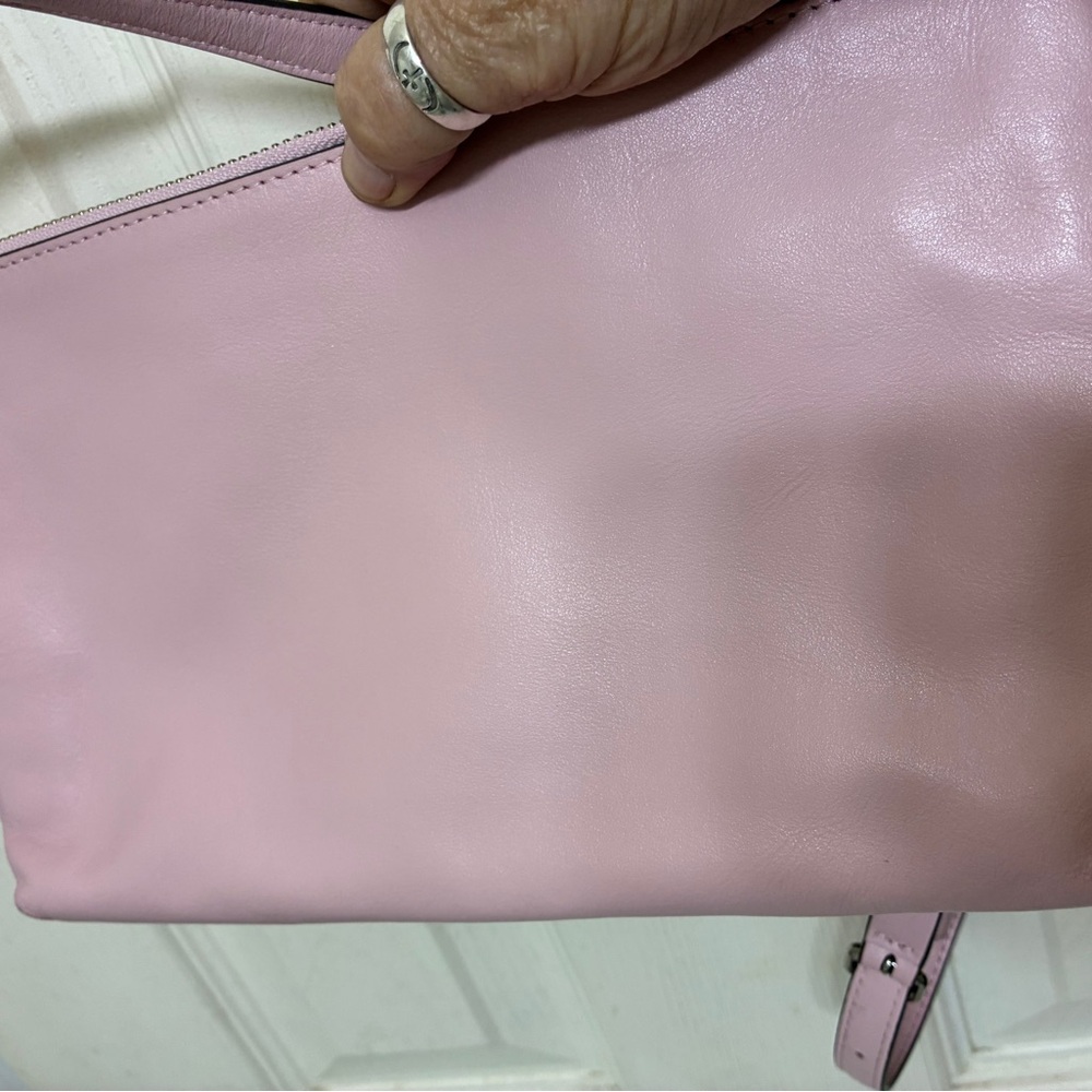 GIANT SALE! Coach Light Pink Leather Crossbody in excellent condition - Picture 8 of 14